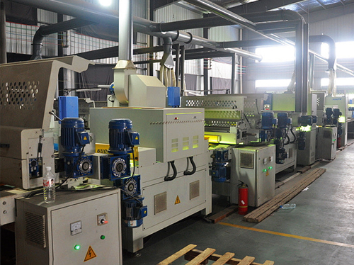 自營(yíng)工廠(chǎng)木地板生產(chǎn)線(xiàn)