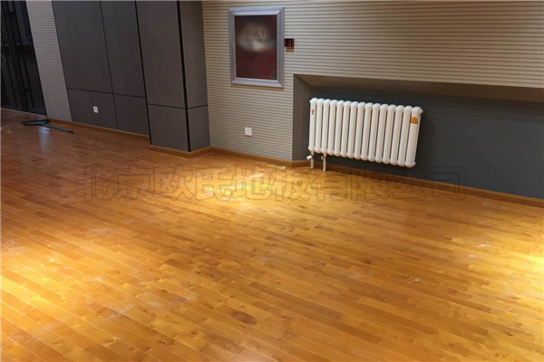 實(shí)木運(yùn)動地板