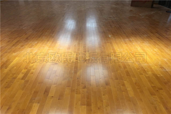 實(shí)木運(yùn)動地板
