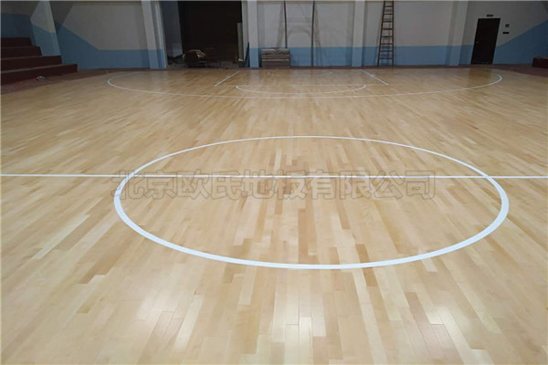 實(shí)木運(yùn)動地板