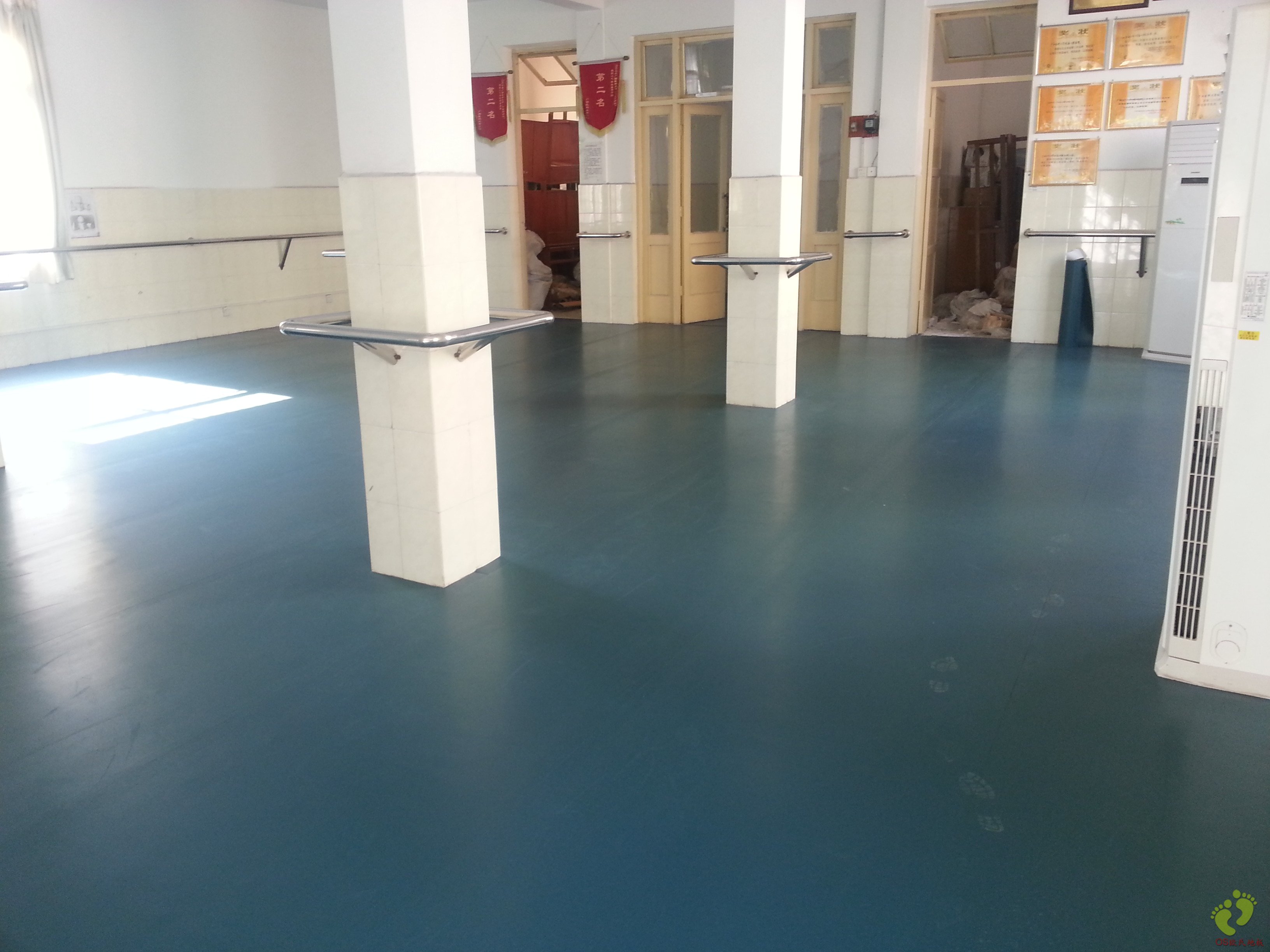 廣西醫(yī)科大學附屬口腔醫(yī)院舞蹈地膠鋪設(shè)