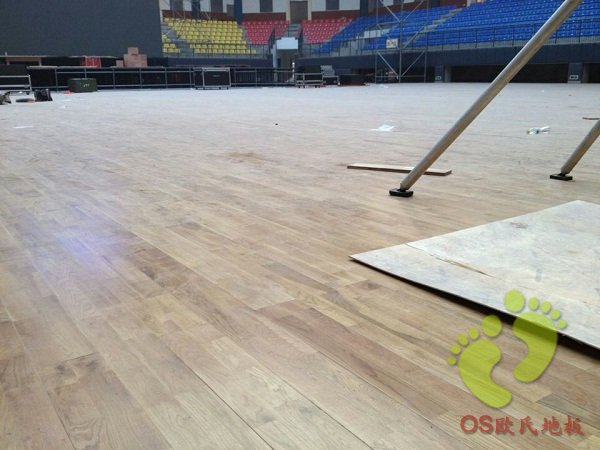 璧山中學(xué)運(yùn)動(dòng)木地板鋪設(shè)